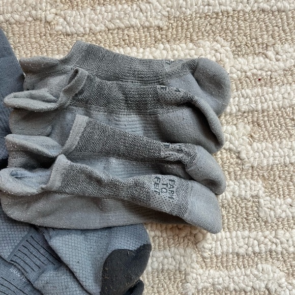 Farm to Feet hiking socks women’s 8-9 - Picture 2 of 3